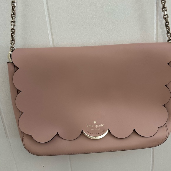 kate spade Handbags - Kate Spade Blush Scalloped Shoulder Bag